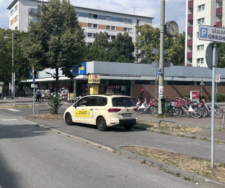 Taxi-Stand-frankurt-main-am